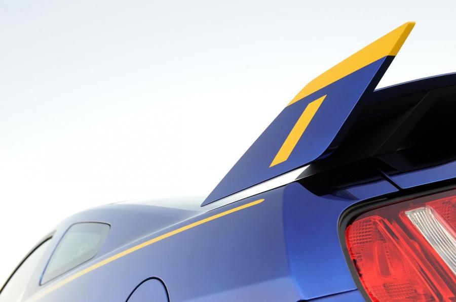  Ford Mustang GT Blue Angels 2011 года  (фото 31 из 53)
